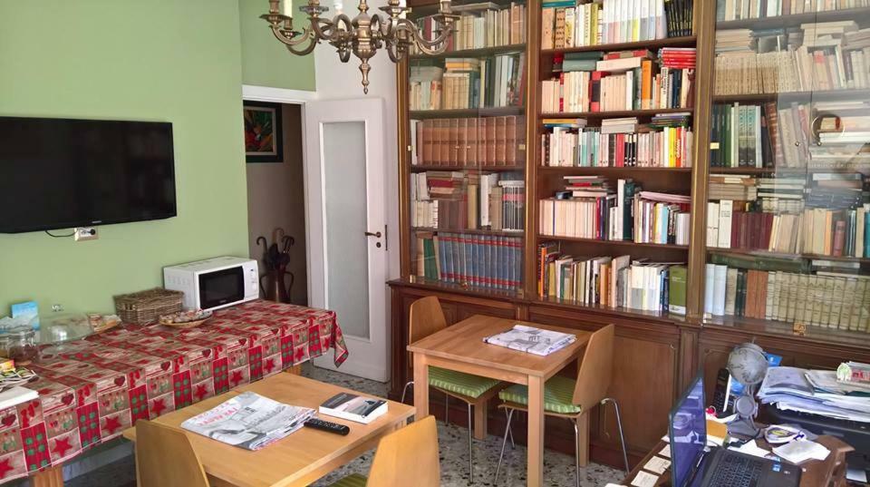 Bibliotechina Frühstückspension Neapel